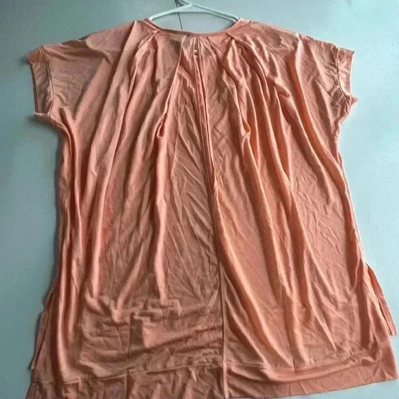 Salmon sweaty Betty top small but fits up to a medium lightweight - Picture 2 of 3